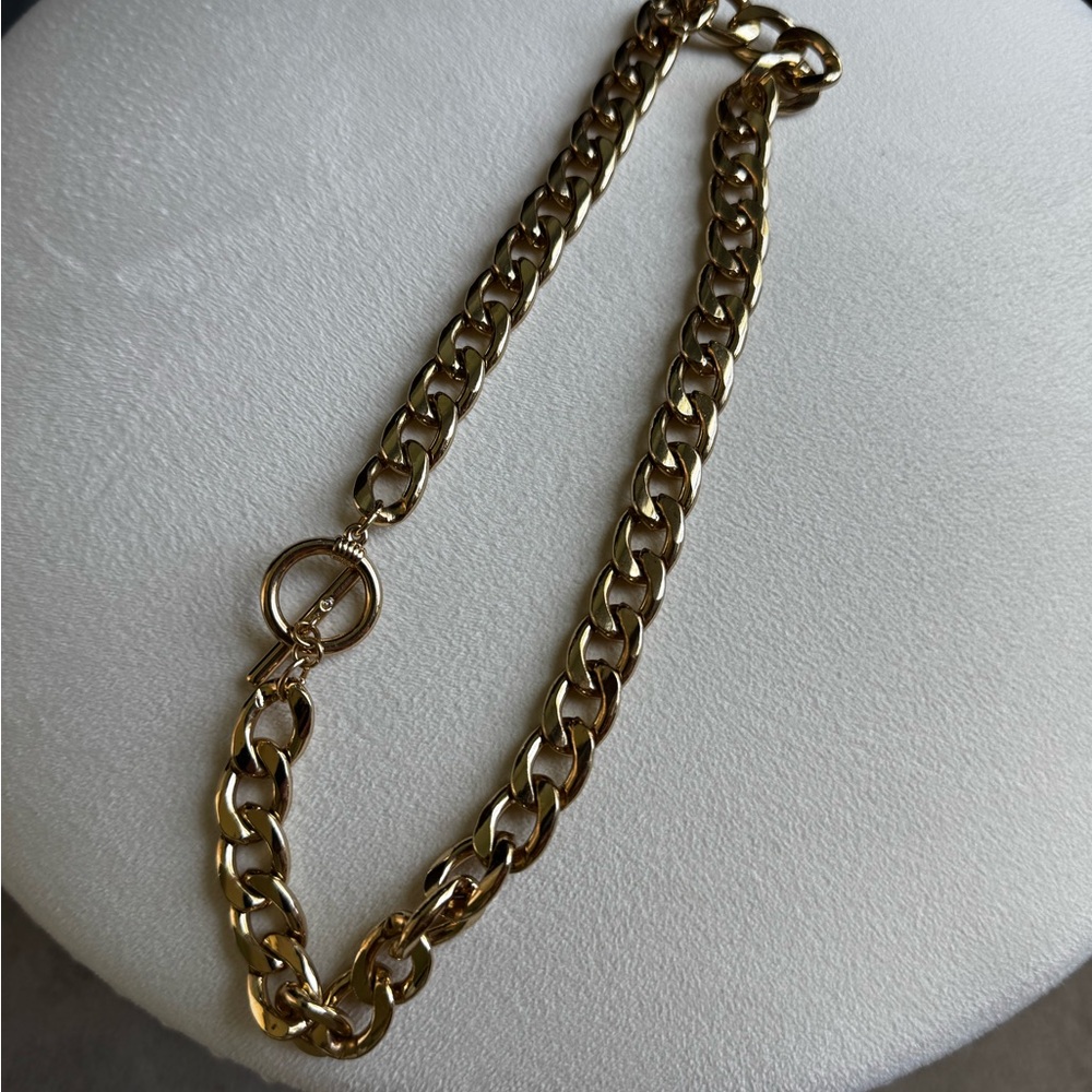 Gold Chain Link Necklace with Toggle Clasp - Women Jewelry - Picture 2 of 2